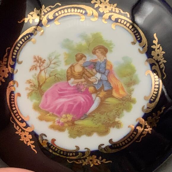 Limoges Castel France Blue Porcelain 22K Gold Trinket Box Courting Couple Vtg - Picture 3 of 11
